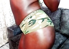 My COOL BOOTY will Leave u WEAK at the Knees