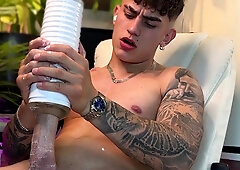 Huge man-meat fellow spunks on his rock-hard six pack