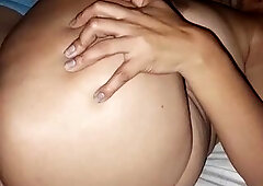 Corriéndome dentro del culo impresionante de mi cuñada después de la fiesta (clip casero)