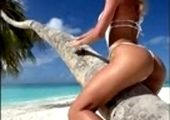 Want to feel ur wang inside her snatch