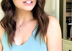 Amateur webcam babe showing her sexual goods