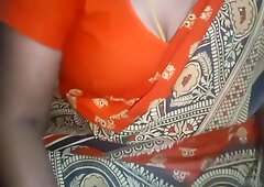 Indian Tamil Sexy Saree Aunty Super Boobs Show