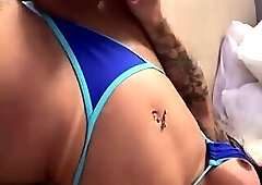 Princesa feminina s ativa sem mentiras ou descontrole