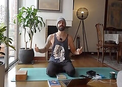 Crecimiento, yoga, famosos