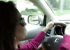 White floozy likes bouncing on large ebony penis