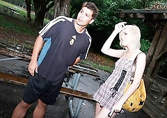 Drop Dead Gorgeous Amanda Bryant Gets Some Man Meat