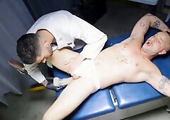 Nipple, docteur gay, athletic