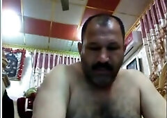 Punheta do maduro arabe 6