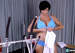 Busty divorcee Shay Fox gives her tits and pussy a workout