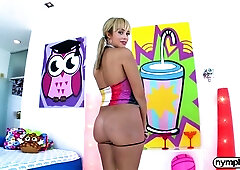 Athena Palomino Aims To Please