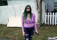 Waitress Gets Huge Tip On The Bus - Savannah Siren