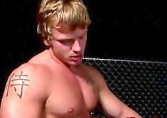 Hulky stud giving blowjob to kinky jock