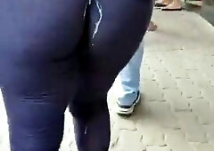 Amateur ass rammed outdoors