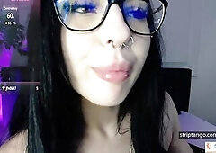 A Playful Outdoor Session with RavenFoxxy That Feels Wild and Free