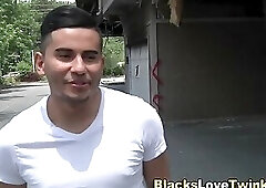 Hunk rides black shlong