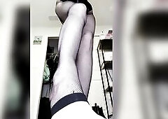 6'7" / 200 cm Tall Amazon Giantess Bitch goddess Crushes a Small Chap with her Booty then Eats Him!