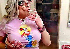 Marilyn Smoking Fetish Tease