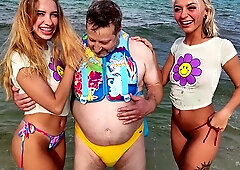 Intense threesome with two blonde babes