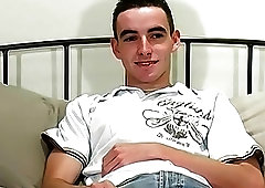 UK amateur cums during solo masturbation