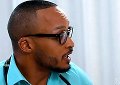 White hunk Pierce Paris fucks Dr. Dillon Diaz's ass