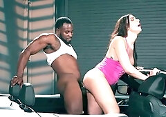 Leah Hayes gets her shenis worshipped by Denzel before a wild ride in her convertible
