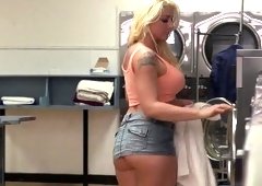 Well-rounded laundrywoman is glad to take care of the dick