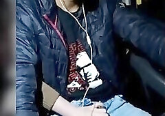 Latin whore gets blowjob on taxi