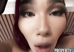 Oriental Realtor Scarlette Moon Cheers Up Cheated Client with Squirt Screw