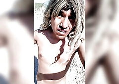 travesti puta camina con pantimedias plug anal y tacones muy deliciosa y caliente