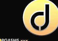 ORGASMS - Beautiful teen lesbians experiment