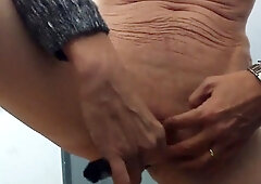 Masturbating amateur cums after solo fun