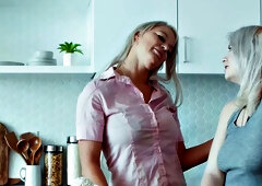 SEXY MOMMA - London and Annie Eat Each Other for Dinner!