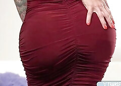 TS Foxxy is looking worthwhile in that red costume. See this teasing trans posing and rubbing her priceless shaped body as that babe gets hornier and 