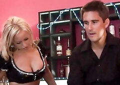 Savannah Gold Bangs Her Stripper Allies In The Club