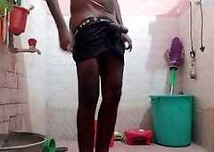 INTIMATE SHOWER SESSION WITH SOLO DISPLAY