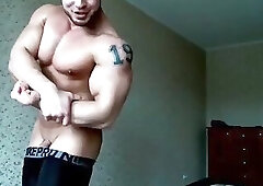 Muscle stud flexing and jerking off