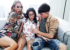 Sarah Jessie and Amber Summer are enjoying dick-riding