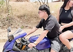 I invited my girlfriend to visit a fresh river, during the travel I remembered that there was an area that not many people passed throughout and I pro