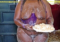Food Crush; Crushed 10kg Cake With My Huge Black Ass - Verified Amateurs
