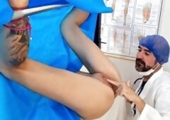 Peeing pussy, gynecologist