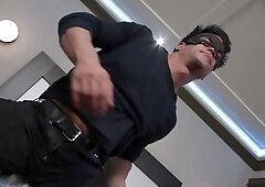 Muscled twink dominates the camera lens