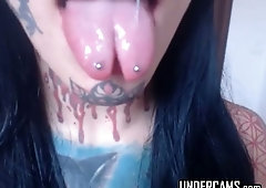 Smart Tattooed Shemale Hustler