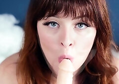 Hot amateur blonde pregnant toying her pussy solo