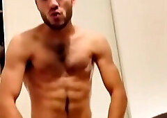 Jeunot hetero feconde gros cul