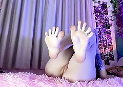 Are u willing for a Feet Worship ? Cause I'm ???? See me sensually taking off these fishnet nylons and giving u a close up front & back view 