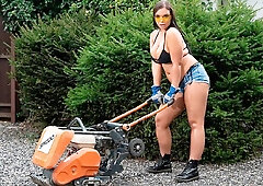 Curvy Bombshell Sofia Lee Seduces Her Client with Her Voluptuous Body