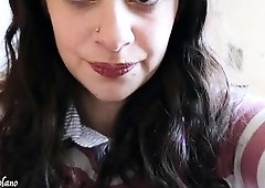 Naughty camgirl sends a dildo working its magic in her pussy