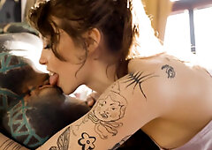 Anuskatzz squirts all over Eden Ivy