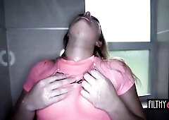 Sexy hottie POV oral-sex