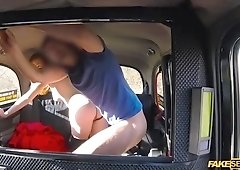 Blonde teen Linda Sweet invites the taxi driver for sex